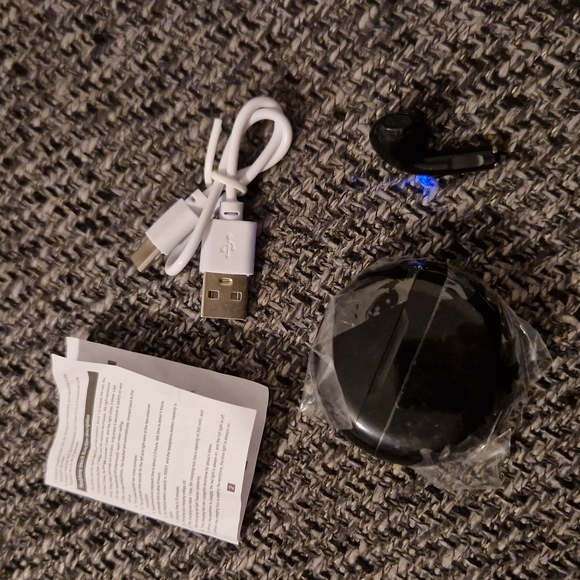 Brand new wireless earphones - Picture 2 of 2